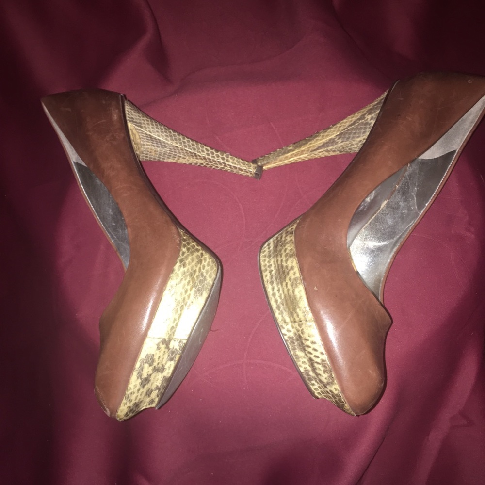 Jessica Simpson brown snakeskin leather pumps
